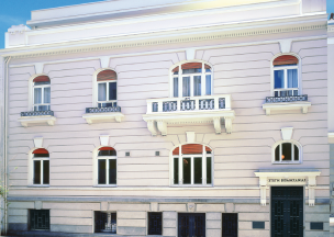 PoioiEImaste_I_Istoria_Mas_cropped_304x216